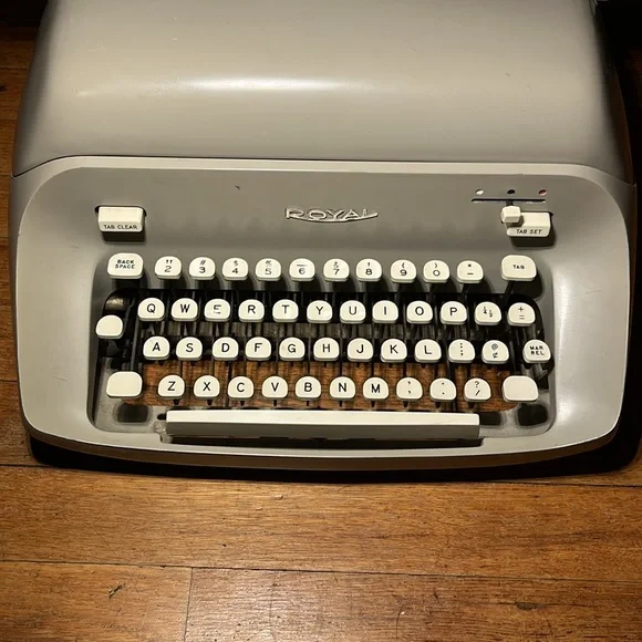 Vintage 1966 Royal Empress Elite 440 Steel Mechanical Manual Typewriter